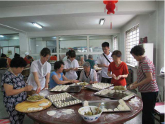 中天恒遠(yuǎn)積極遵守履行社會職責(zé)—老年公寓獻(xiàn)愛心 中天恒遠(yuǎn)積極遵守履行社會職責(zé)—老年公寓獻(xiàn)愛心